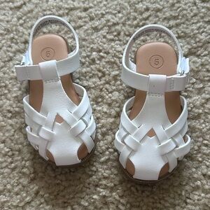 EUC 5T white Ella sandals